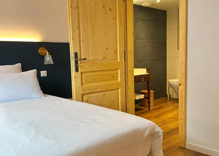 Maison Village, Proche Zone D'activités, Idéale Déplacement Professionnel