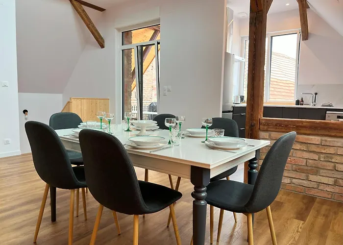 Maison Village, Proche Zone D'activités, Idéale Déplacement Professionnel *