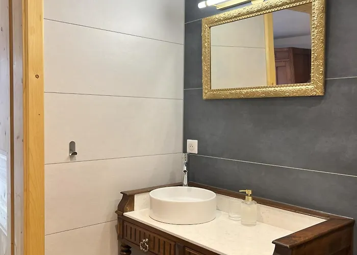 Hébergement de vacances Maison Village, Proche Zone D'activités, Idéale Déplacement Professionnel *