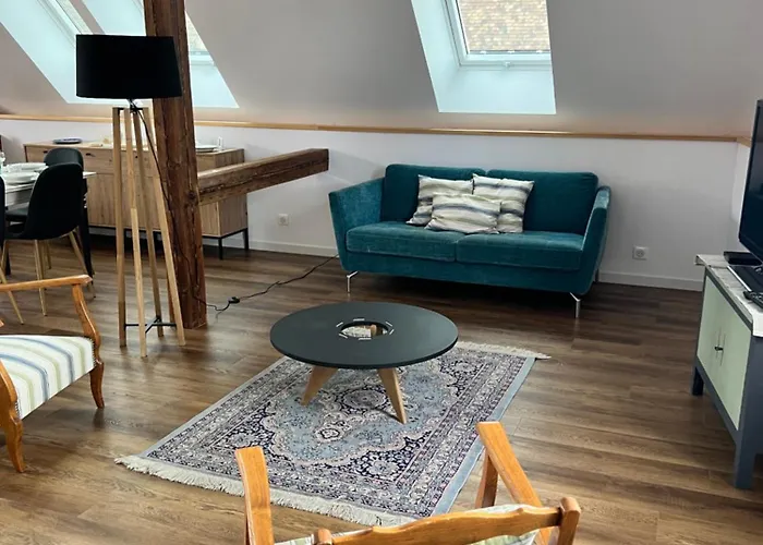 Maison Village, Proche Zone D'activités, Idéale Déplacement Professionnel