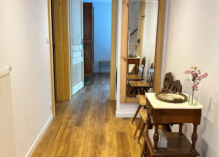 Maison Village, Proche Zone D'activités, Idéale Déplacement Professionnel